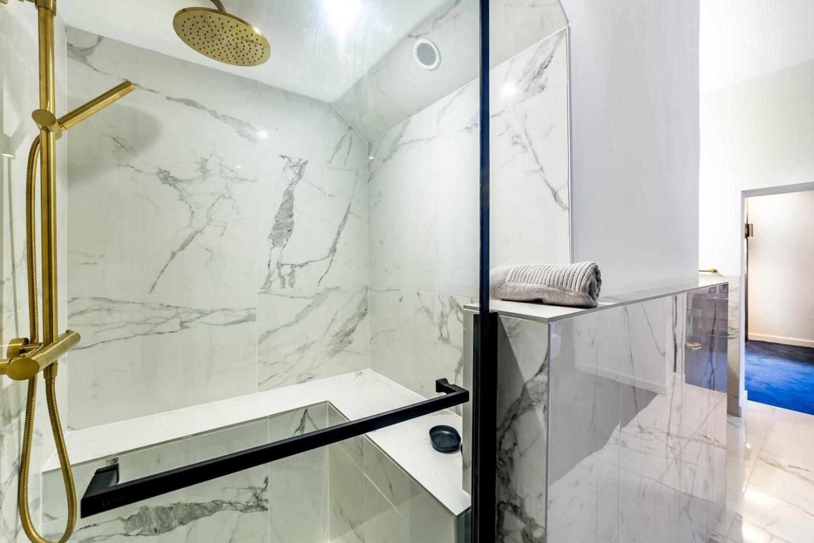 High-End Apartment Overlooking The Quays Ail リヨン エクステリア 写真